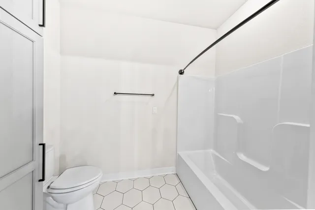 $900,000 | 1424 White Deer Trail, Waukesha, WI 53189