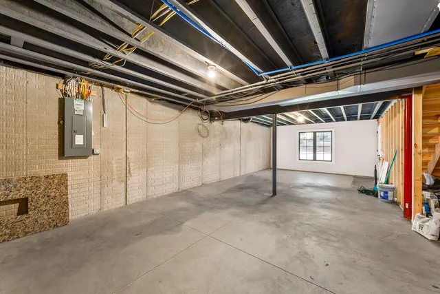 $900,000 | 1424 White Deer Trail, Waukesha, WI 53189