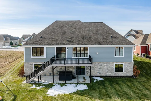 $900,000 | 1424 White Deer Trail, Waukesha, WI 53189