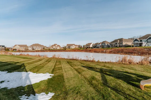 $900,000 | 1424 White Deer Trail, Waukesha, WI 53189
