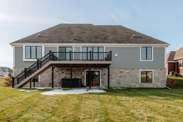 $900,000 | 1424 White Deer Trail, Waukesha, WI 53189