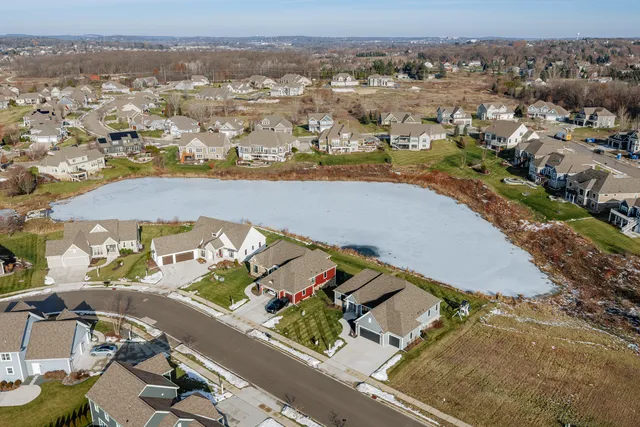 $900,000 | 1424 White Deer Trail, Waukesha, WI 53189