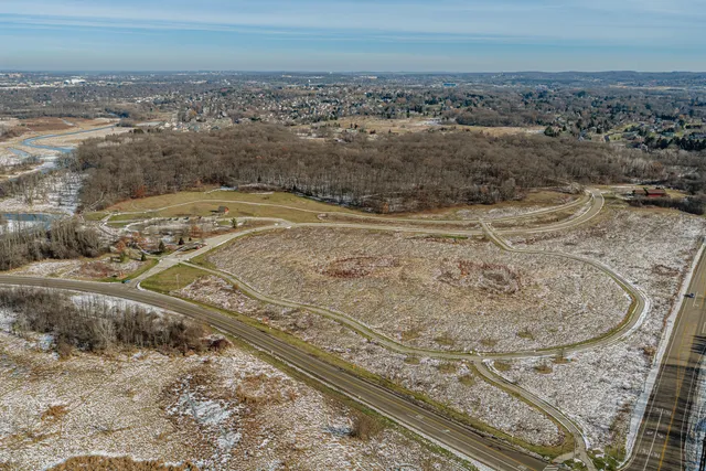 $900,000 | 1424 White Deer Trail, Waukesha, WI 53189