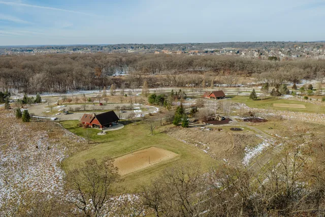 $900,000 | 1424 White Deer Trail, Waukesha, WI 53189