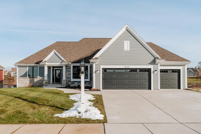 $900,000 | 1424 White Deer Trail, Waukesha, WI 53189