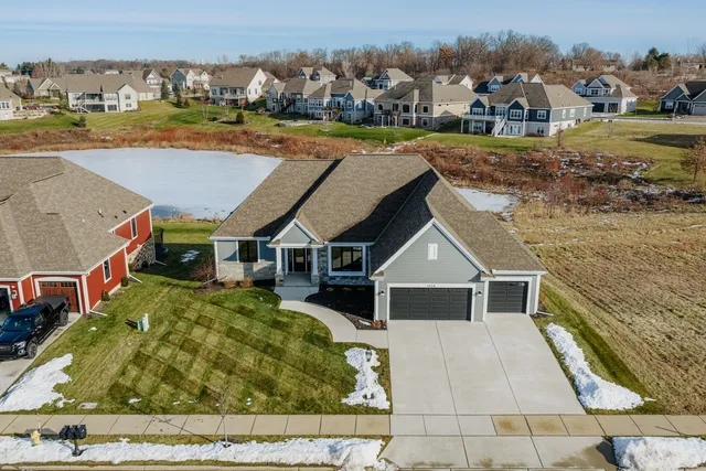 $900,000 | 1424 White Deer Trail, Waukesha, WI 53189
