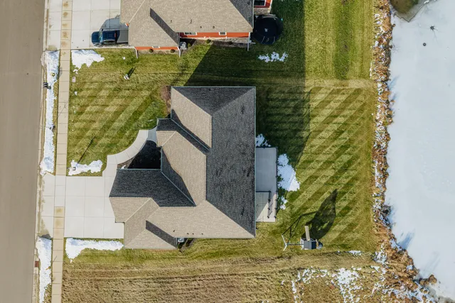 $900,000 | 1424 White Deer Trail, Waukesha, WI 53189