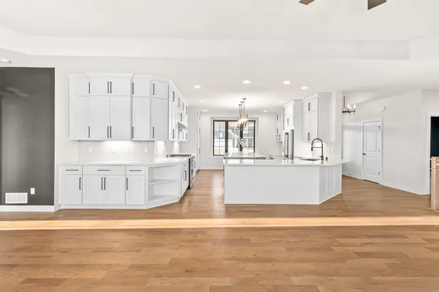 $900,000 | 1424 White Deer Trail, Waukesha, WI 53189