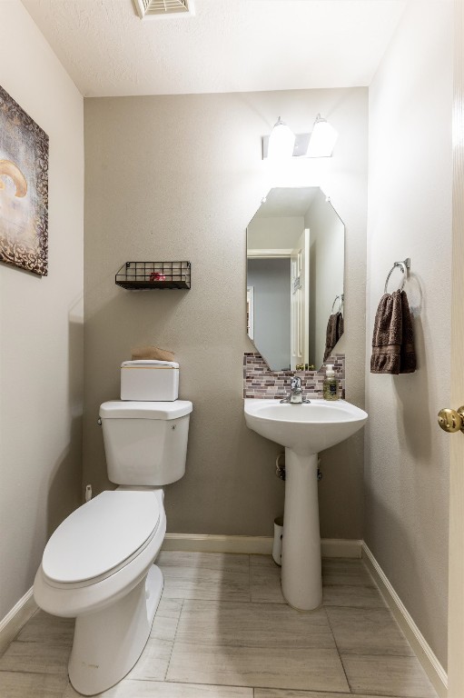 13507 Beech Ridge Lane Houston, TX 77083 - Photo 21 of 49 a bathroom with a sink toilet and mirror