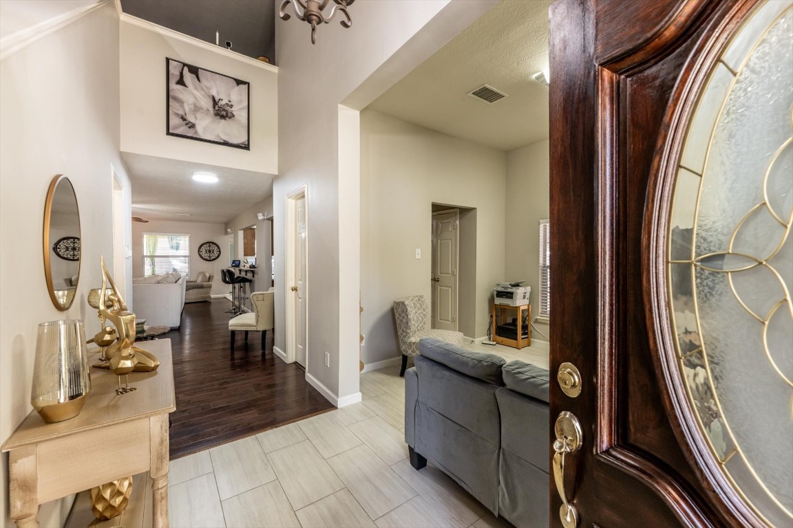 13507 Beech Ridge Lane Houston, TX 77083 - Photo 8 of 49 a living room with furniture