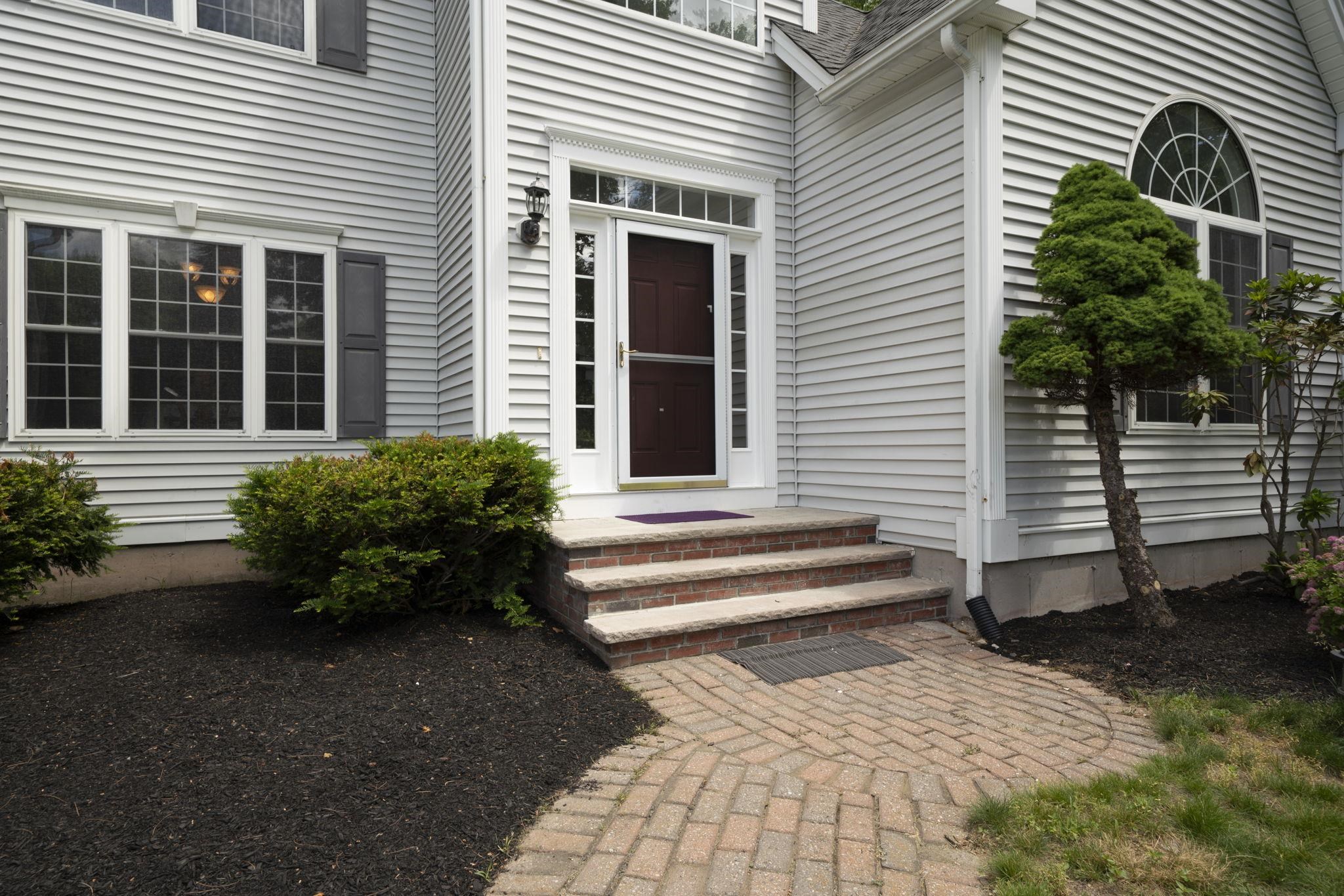 84 Searles Road Windham, NH 03087 - Photo 4 of 54