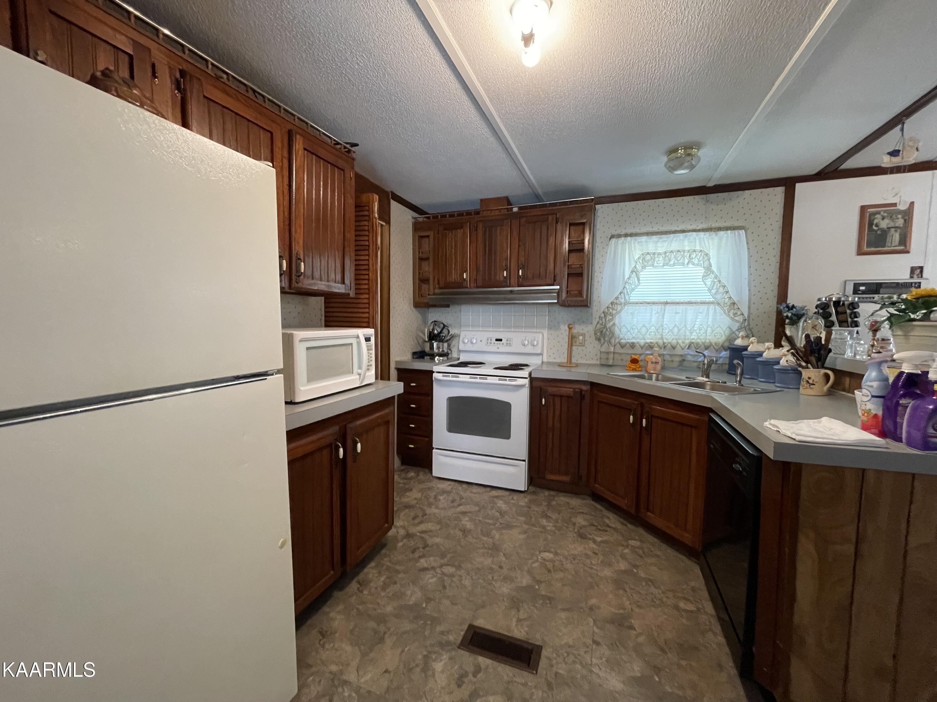 8636 Greenwell Road Powell, TN 37849 - Photo 9 of 27 IMG_2951