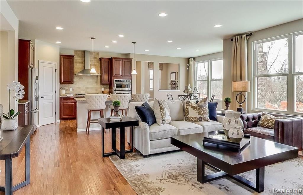 2177 Logan Drive Rochester Hills, MI 48309 - Photo 2 of 17
