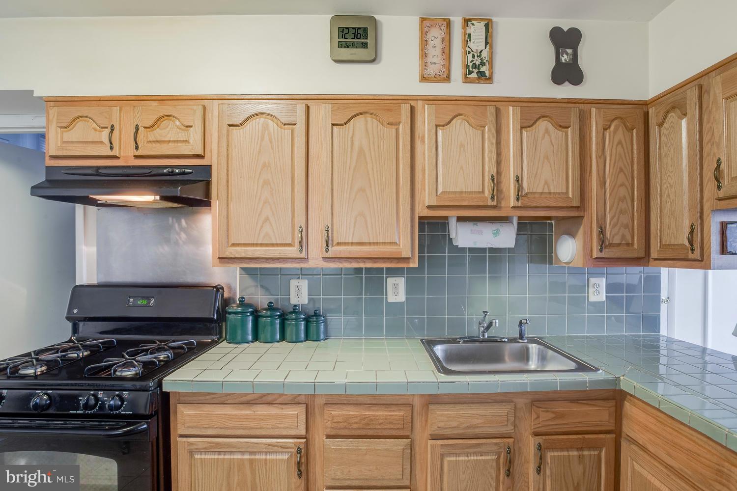4828 Midline Road Baltimore, MD 21206 - Photo 15 of 28 Kitchen
