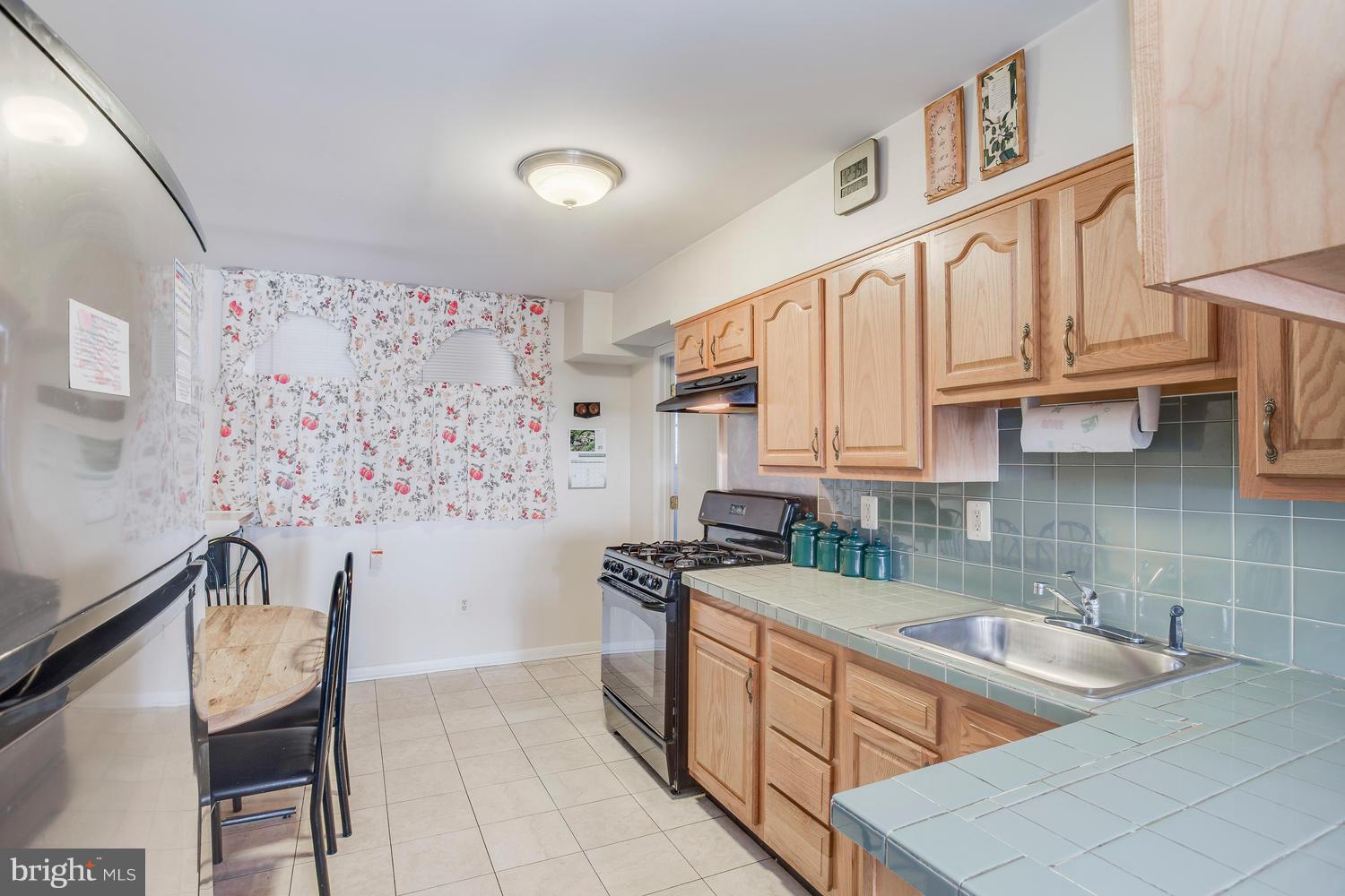 4828 Midline Road Baltimore, MD 21206 - Photo 16 of 28 Kitchen