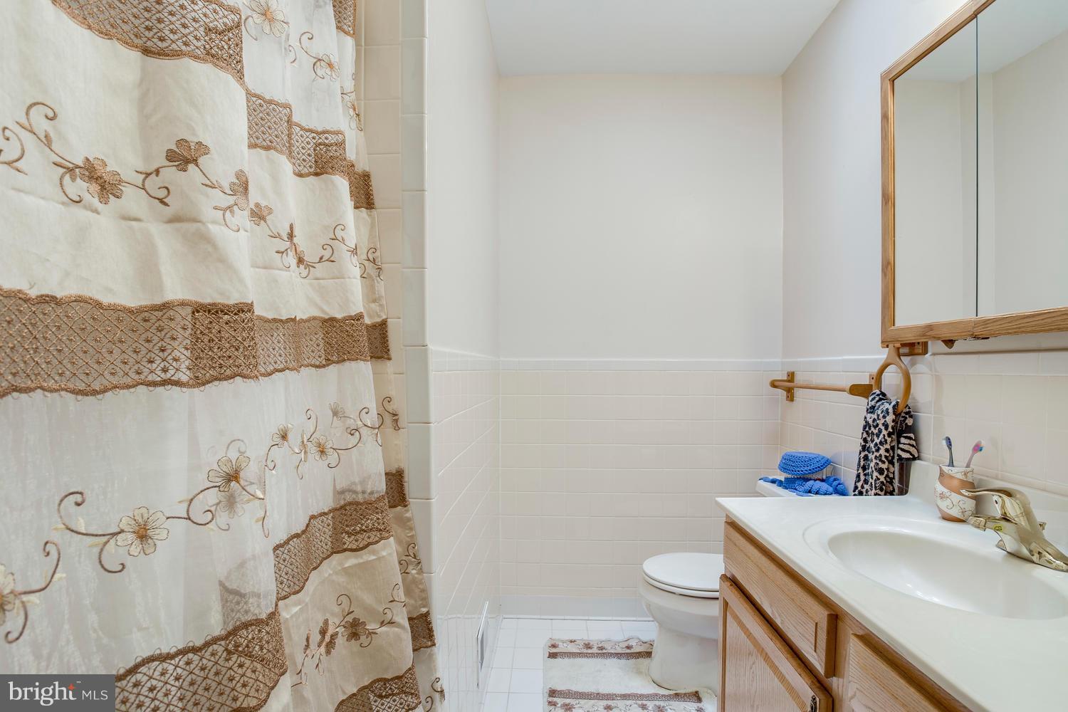 4828 Midline Road Baltimore, MD 21206 - Photo 22 of 28 Bath