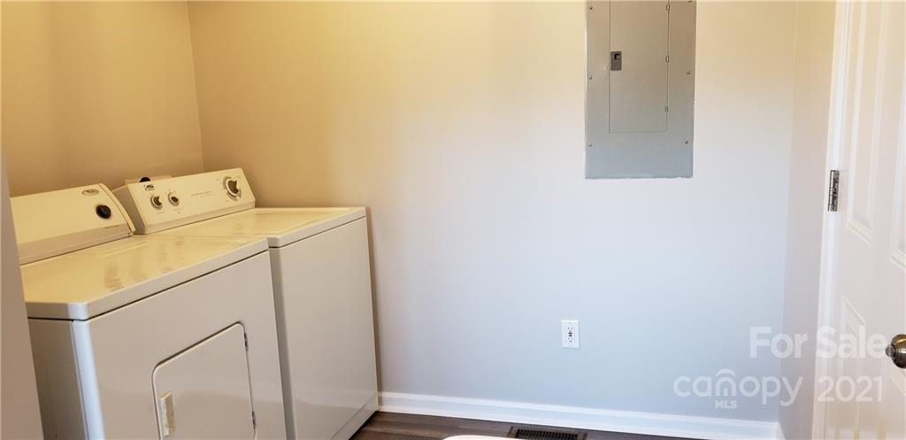 4380 Cannery Road Lancaster, SC 29720 - Photo 5 of 8 a utility room with dryer and washer
