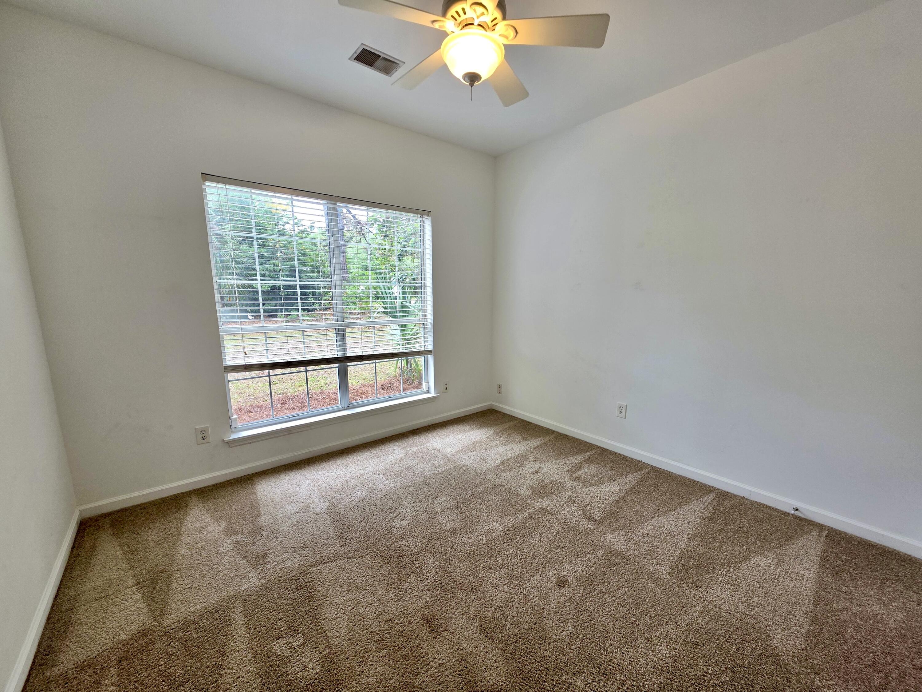 470 Cane Court Mount Pleasant, SC 29464 - Photo 10 of 34 20260916_163258
