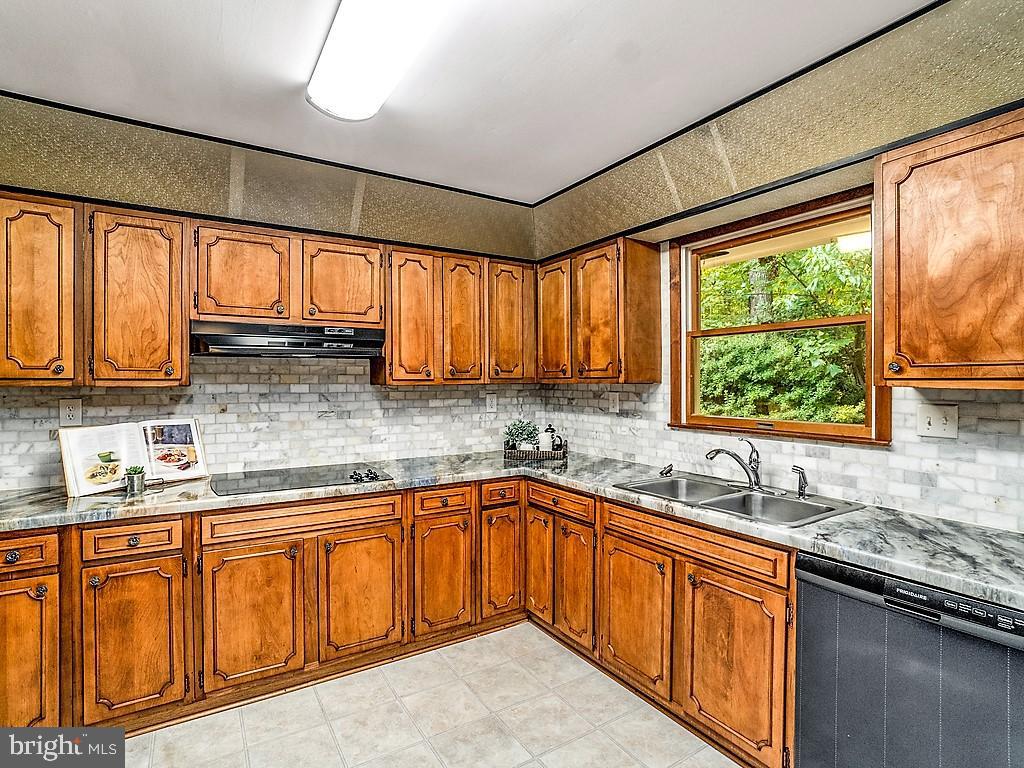 7015 Harvey Road Manassas, VA 20112 - Photo 10 of 26 Gallery Image 10