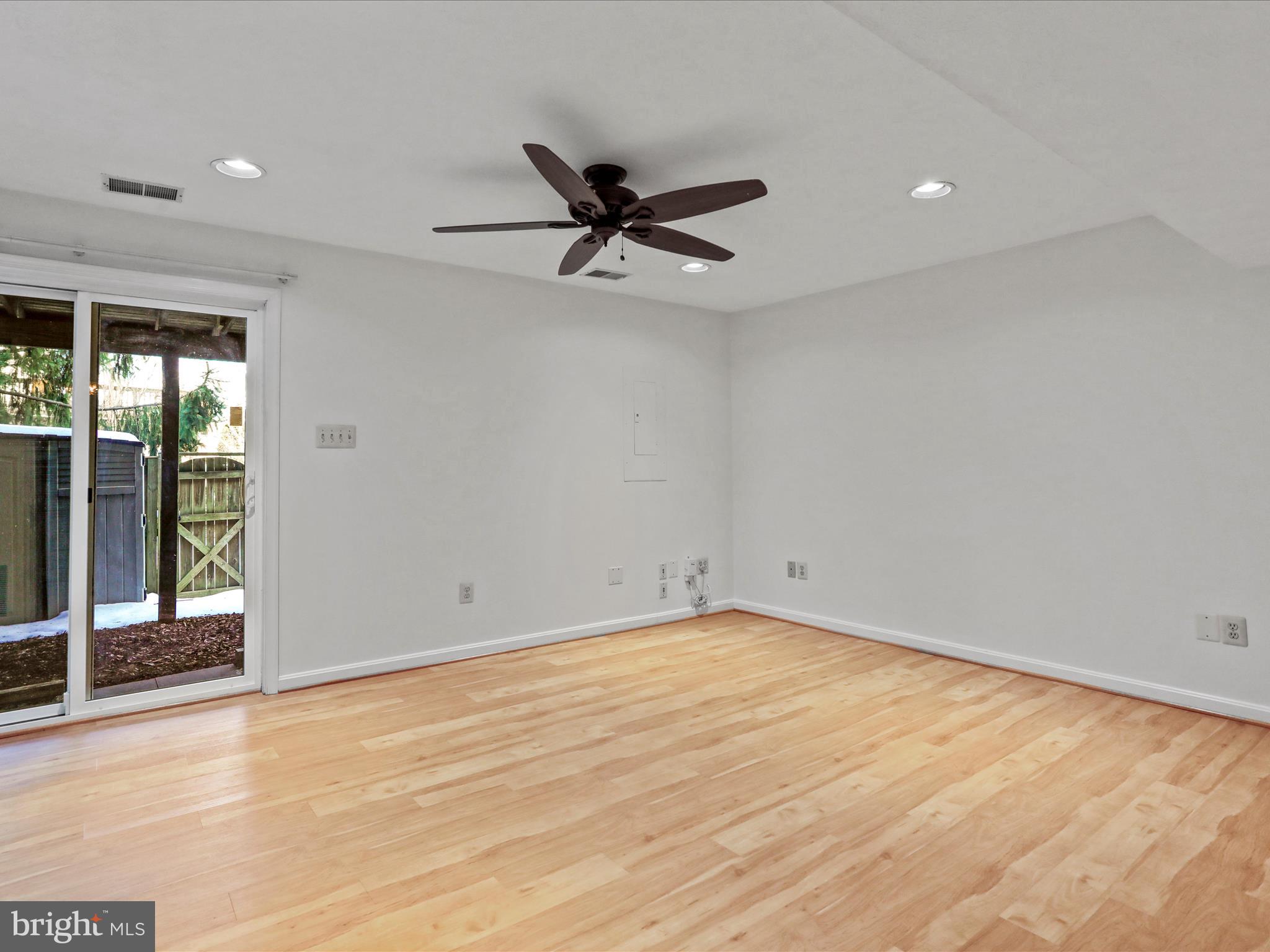 13910 Melton Place Centreville, VA 20120 - Photo 5 of 37