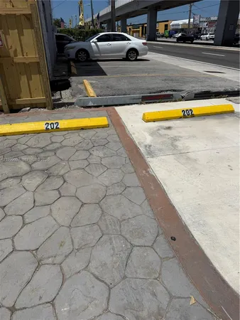 $2,200 | 128 West 21st Street, Unit 202, Hialeah, FL 33010