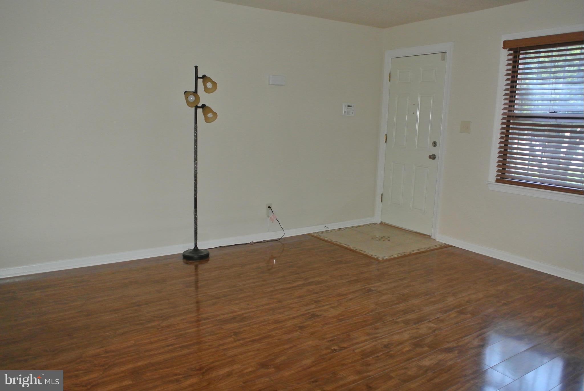 5033 Sheriff Road Northeast Washington, DC 20019 - Photo 3 of 10 Living Room