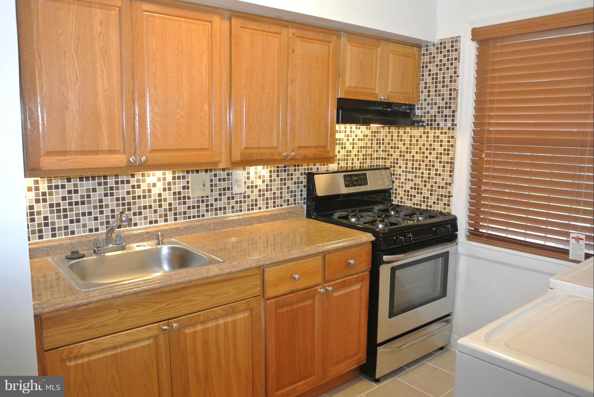 5033 Sheriff Road Northeast Washington, DC 20019 - Photo 4 of 10 Kitchen