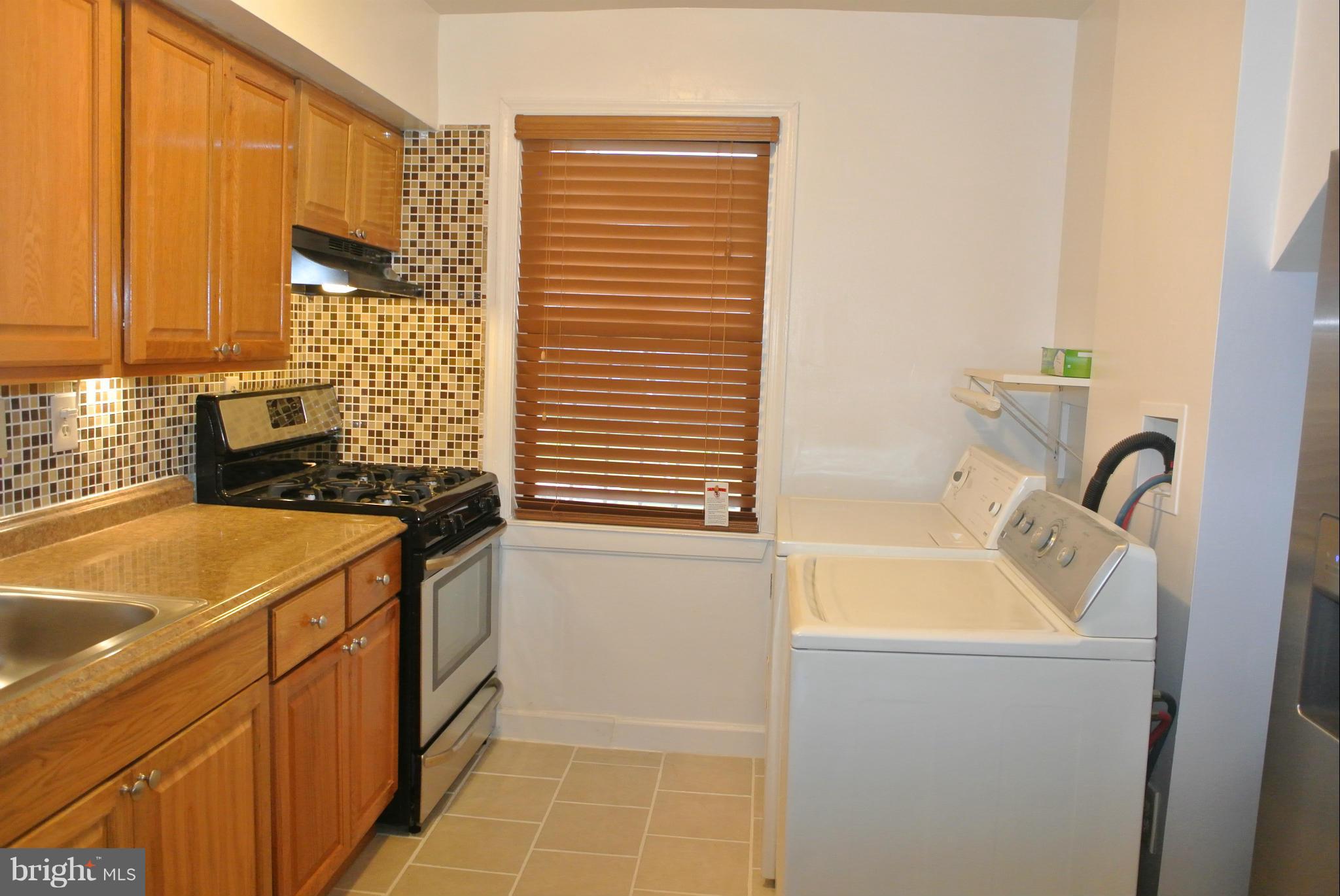 5033 Sheriff Road Northeast Washington, DC 20019 - Photo 5 of 10 Kitchen