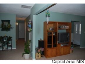 32 Ross Drive Springfield, IL 62711 - Photo 8 of 11 Gallery Image 8