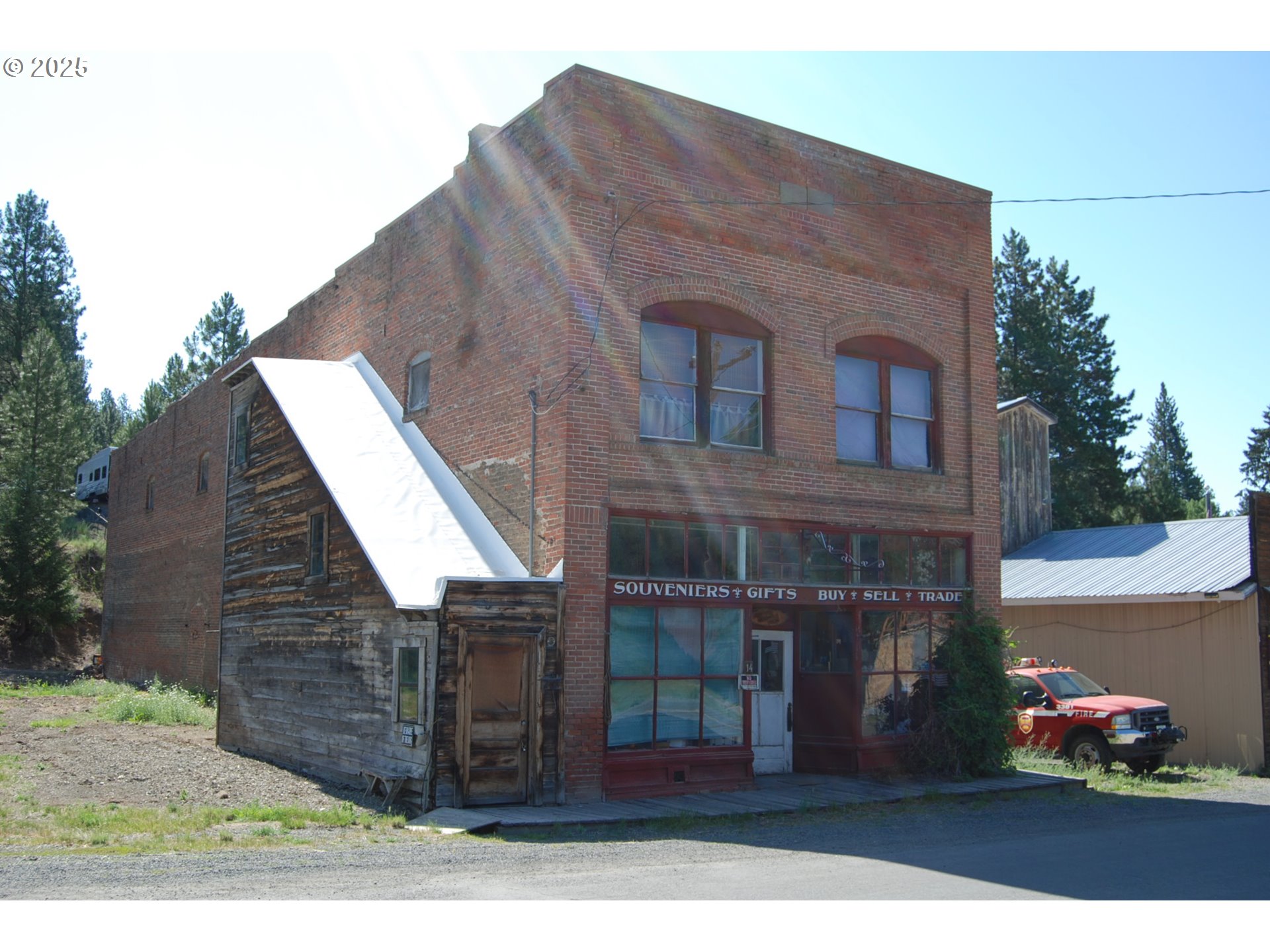 Mill Street Sumpter, OR 97877 - Photo 2 of 40 a front view of house with a garden
