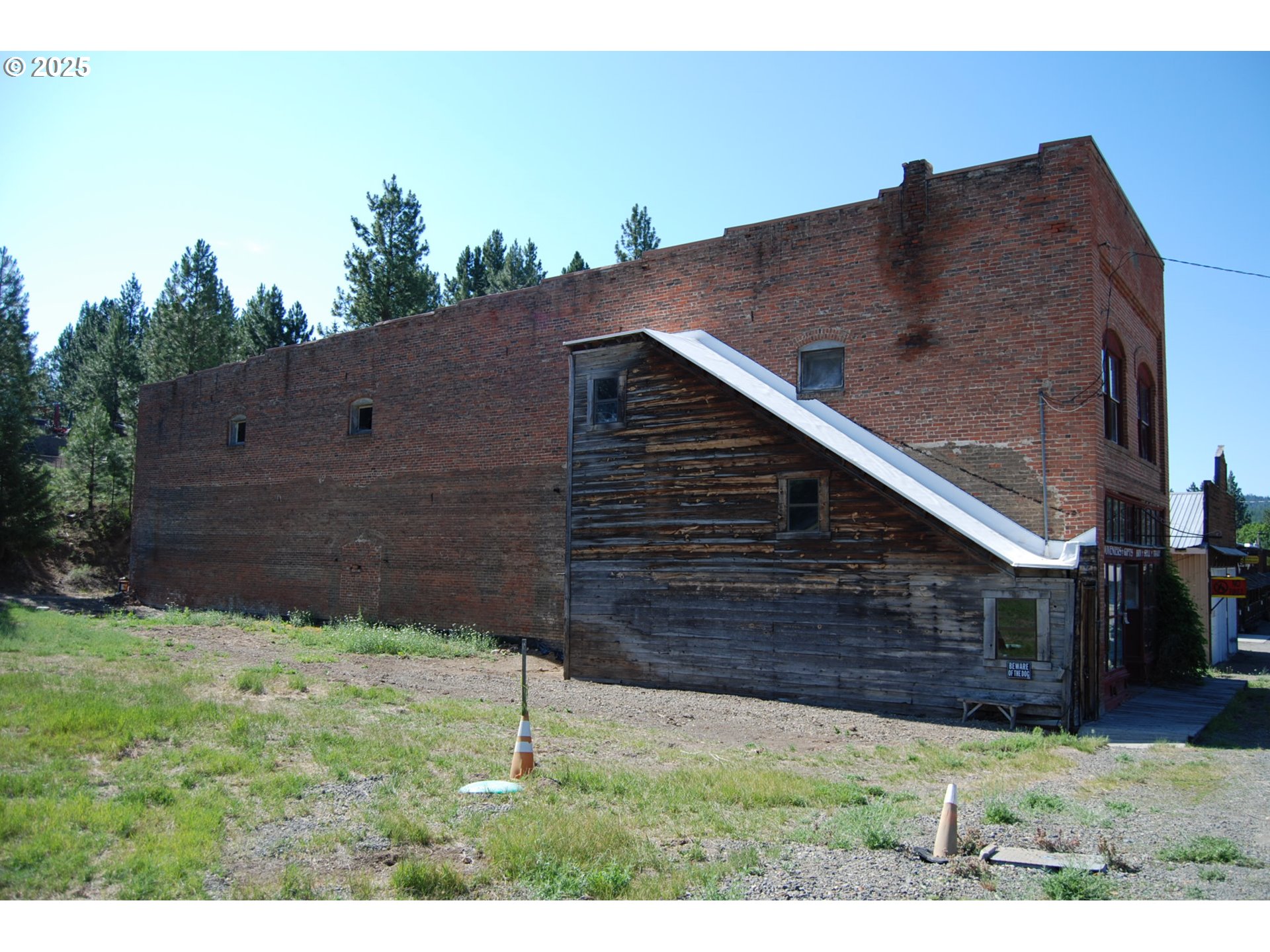 Mill Street Sumpter, OR 97877 - Photo 7 of 40 a backyard of a house
