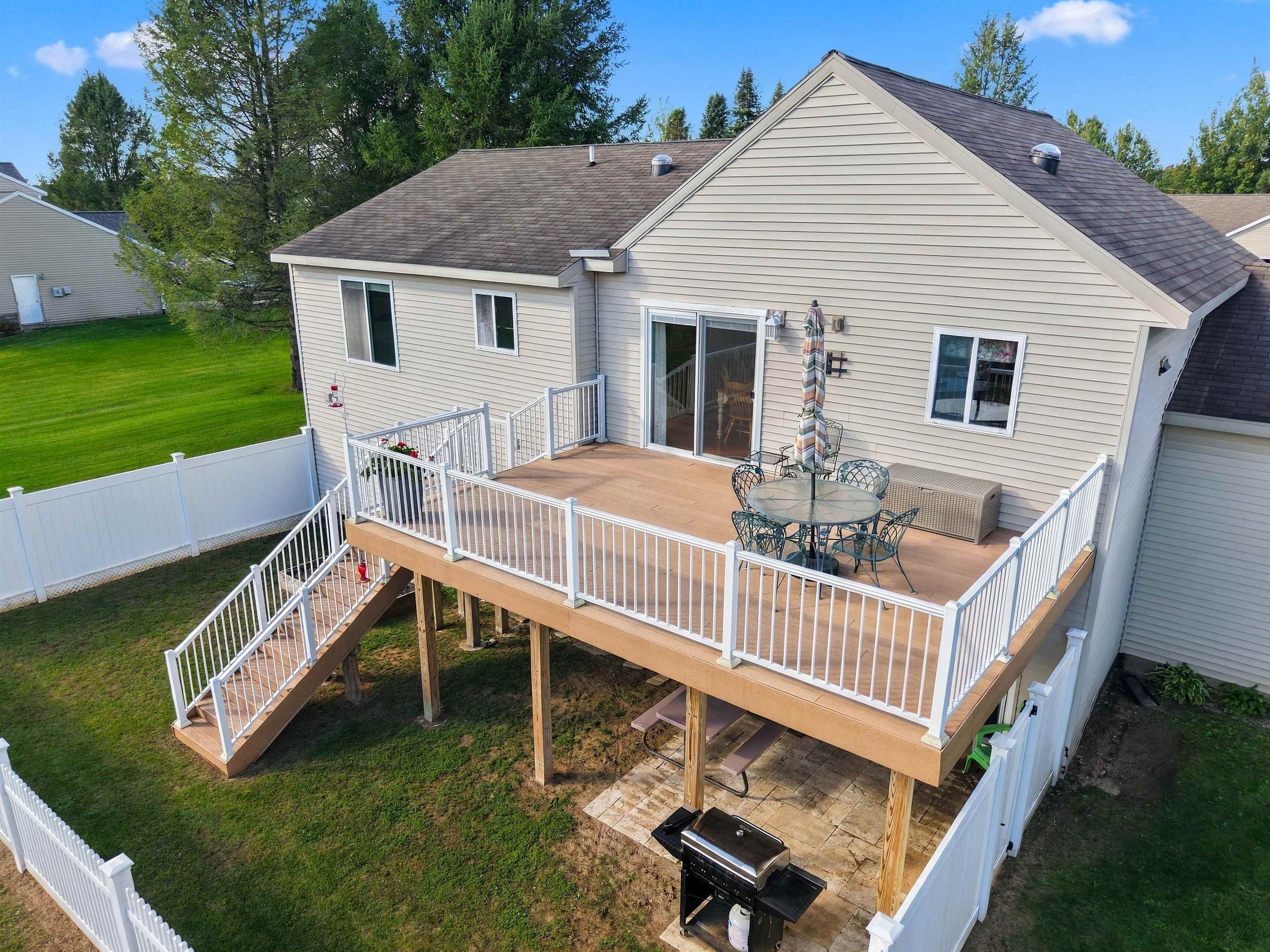 577 Strohm Road Traverse City, MI 49696 - Photo 2 of 33 1951382-c6367f77-7777-41b5-b1cc-803411264d8b.JPG