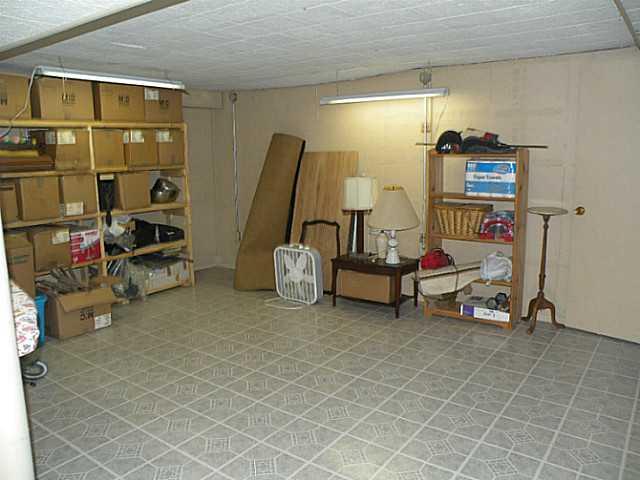 7956 Hawthorne Road Indianapolis, IN 46256 - Photo 16 of 23 Gallery Image 16