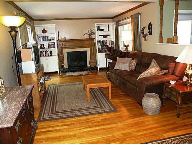 7956 Hawthorne Road Indianapolis, IN 46256 - Photo 4 of 23 Gallery Image 4
