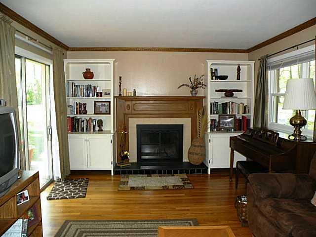 7956 Hawthorne Road Indianapolis, IN 46256 - Photo 5 of 23 Gallery Image 5
