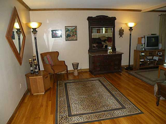 7956 Hawthorne Road Indianapolis, IN 46256 - Photo 6 of 23 Gallery Image 6