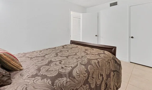 $2,100 | 10821 North Military Trail, Unit 19, Palm Beach Gardens, FL 33410