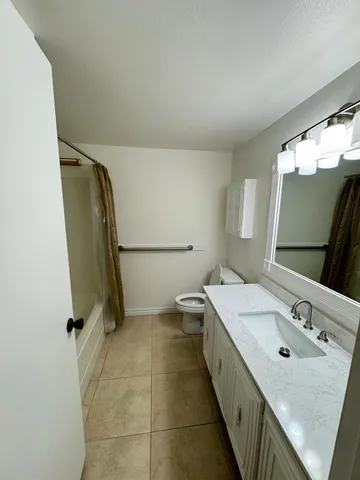 $2,100 | 10821 North Military Trail, Unit 19, Palm Beach Gardens, FL 33410