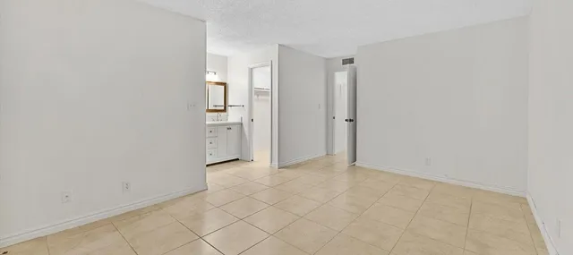 $2,100 | 10821 North Military Trail, Unit 19, Palm Beach Gardens, FL 33410