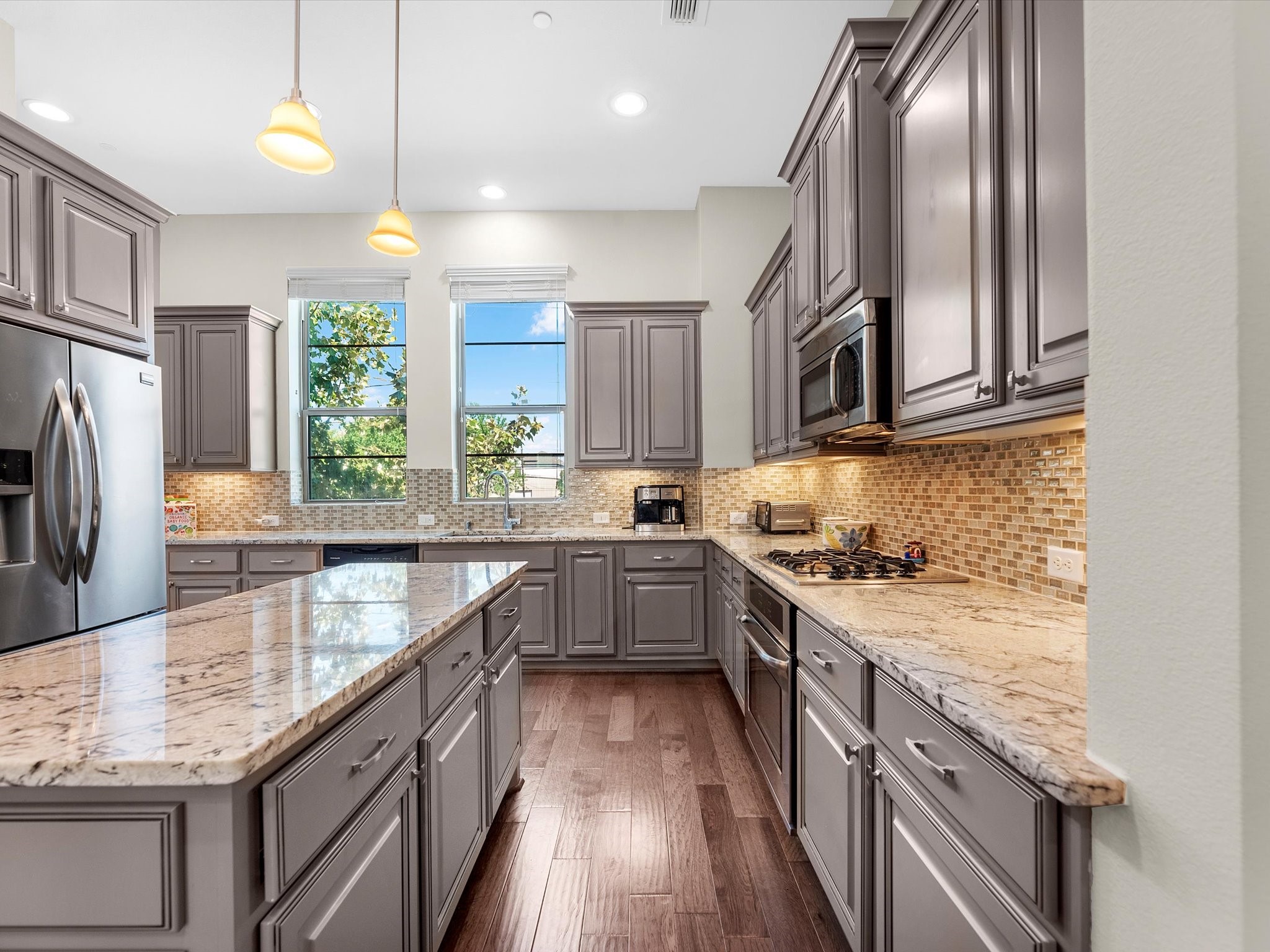 5467 Larkin Street Houston, TX 77007 - Photo 8 of 33 a kitchen with stainless steel appliances granite countertop a sink stove and refrigerator