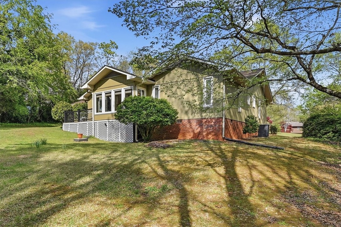 729 State Rd S-37-359 Seneca, SC 29672 - Photo 27 of 35 This residence features a timeless exterior with classic design elements.
