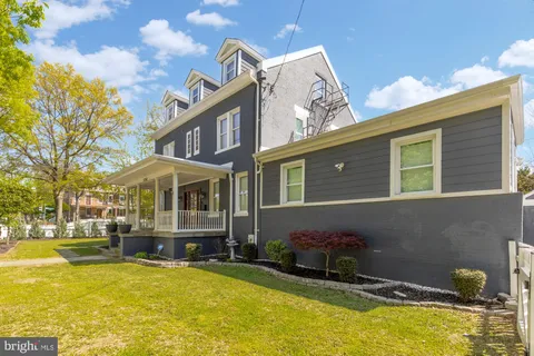 a front view of house with yard