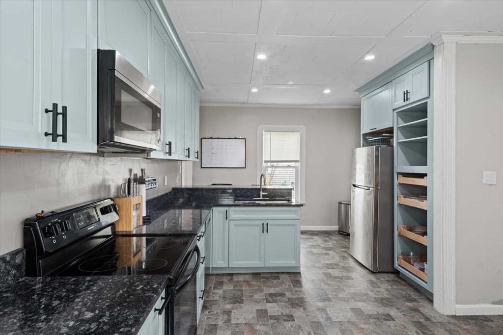 40 Duxbury Road Worcester, MA 01605 - Photo 11 of 34