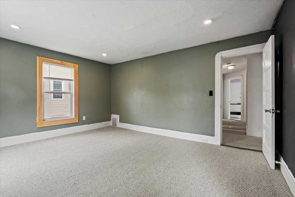 40 Duxbury Road Worcester, MA 01605 - Photo 22 of 34