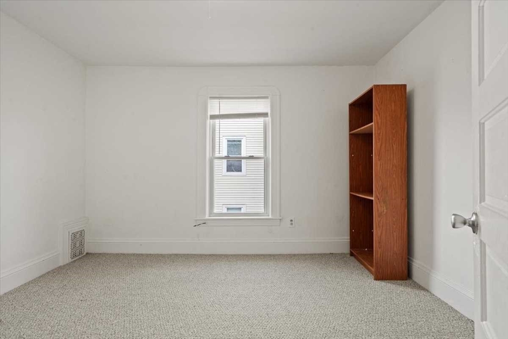 40 Duxbury Road Worcester, MA 01605 - Photo 27 of 34