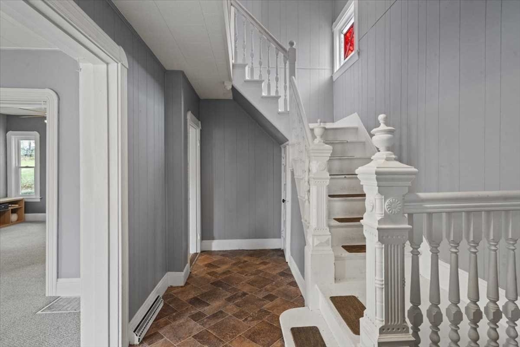 40 Duxbury Road Worcester, MA 01605 - Photo 3 of 34