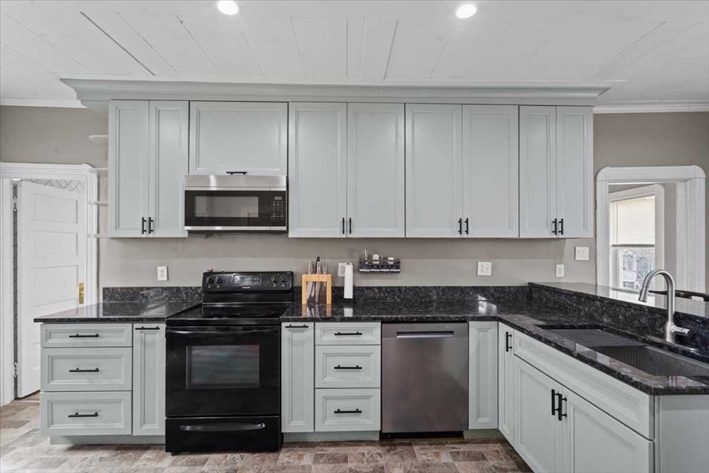 40 Duxbury Road Worcester, MA 01605 - Photo 9 of 34