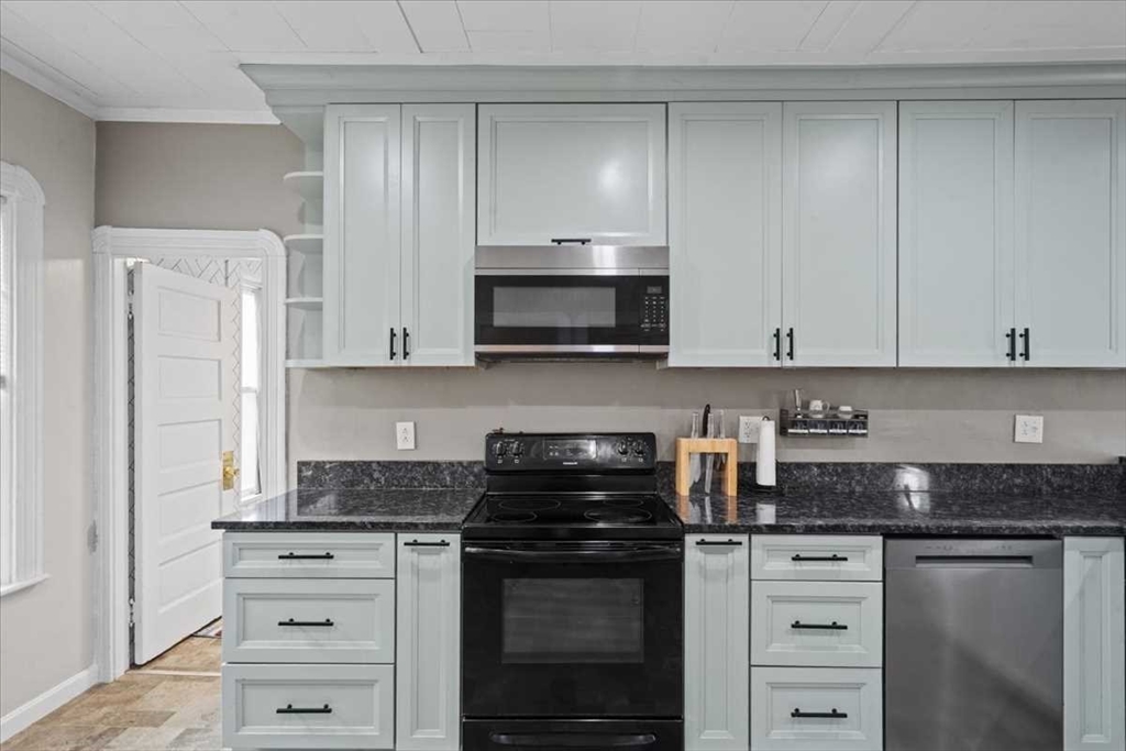 40 Duxbury Road Worcester, MA 01605 - Photo 10 of 34