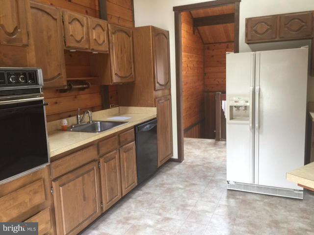 311 Magothy Bridge Road Pasadena, MD 21122 - Photo 3 of 20 Kitchen