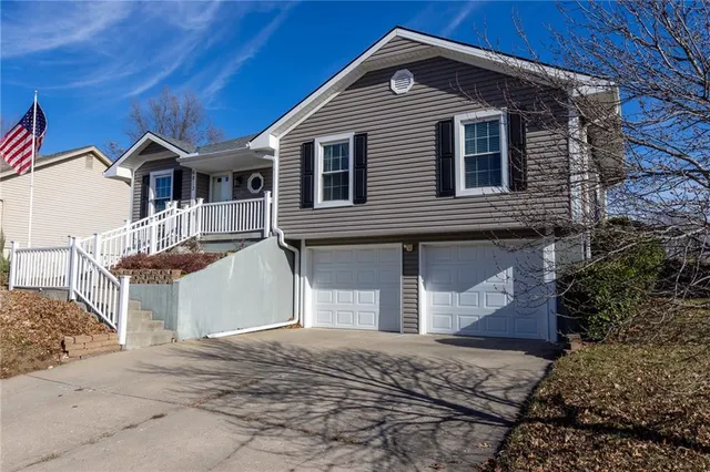 $345,000 | 6813 T Gabbert Drive, Pleasant Valley, MO 64068